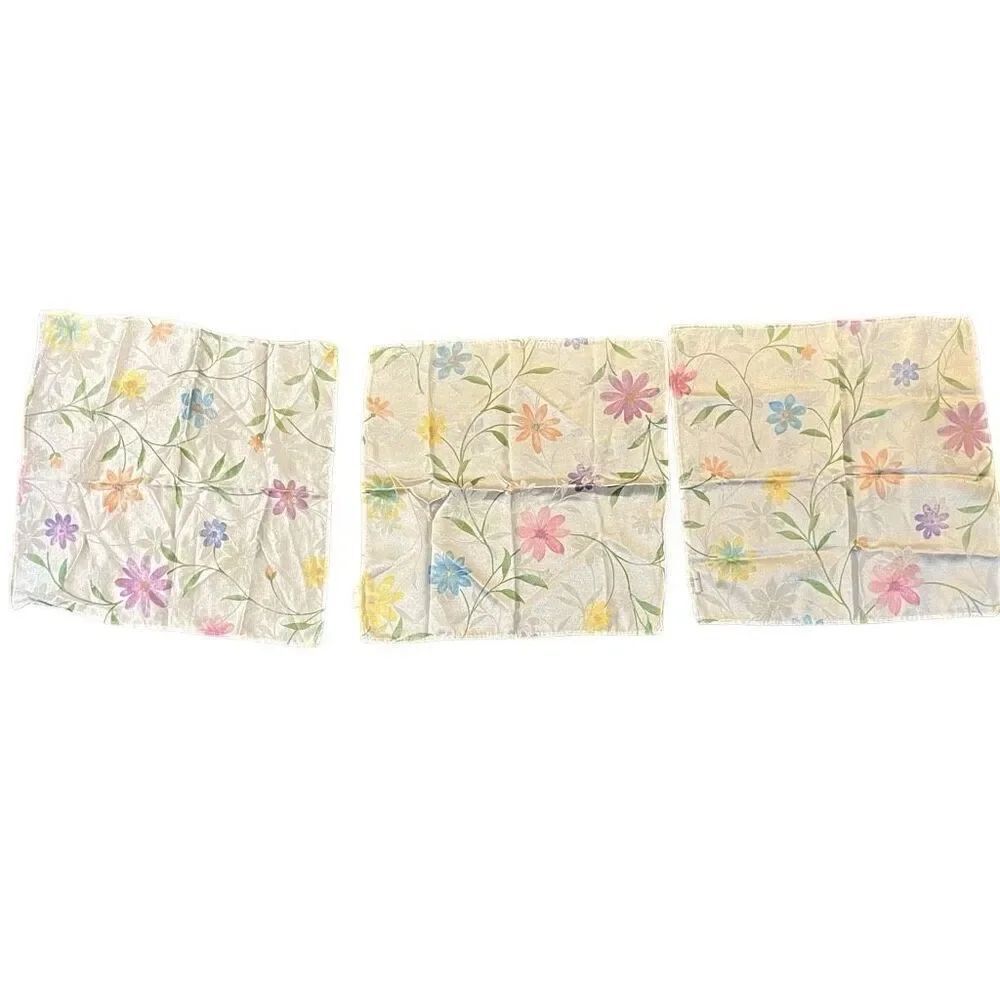 Blooms & Blooms Floral Cloth Napkins Set of 3